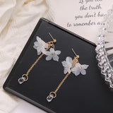 Fashion Trend White Acrylic Flower Drop Earrings Female Acrylic Alloy Tassel Chain Pendant Earrings Korean Wedding Earrings