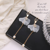 Fashion Trend White Acrylic Flower Drop Earrings Female Acrylic Alloy Tassel Chain Pendant Earrings Korean Wedding Earrings
